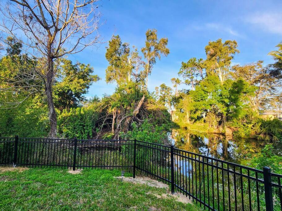Secluded Backyard With Hot Tub & Pool - 3br & 2b * Fort Myers