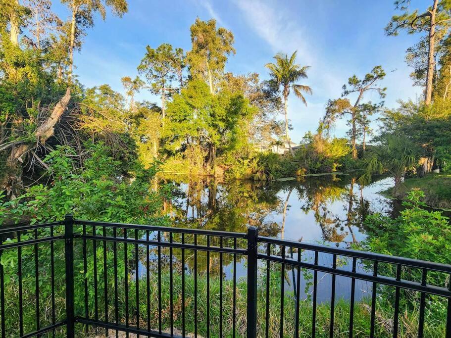 Secluded Backyard With Hot Tub & Pool - 3br & 2b Fort Myers